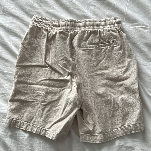 Old navy cream shorts - Picture 2 of 3